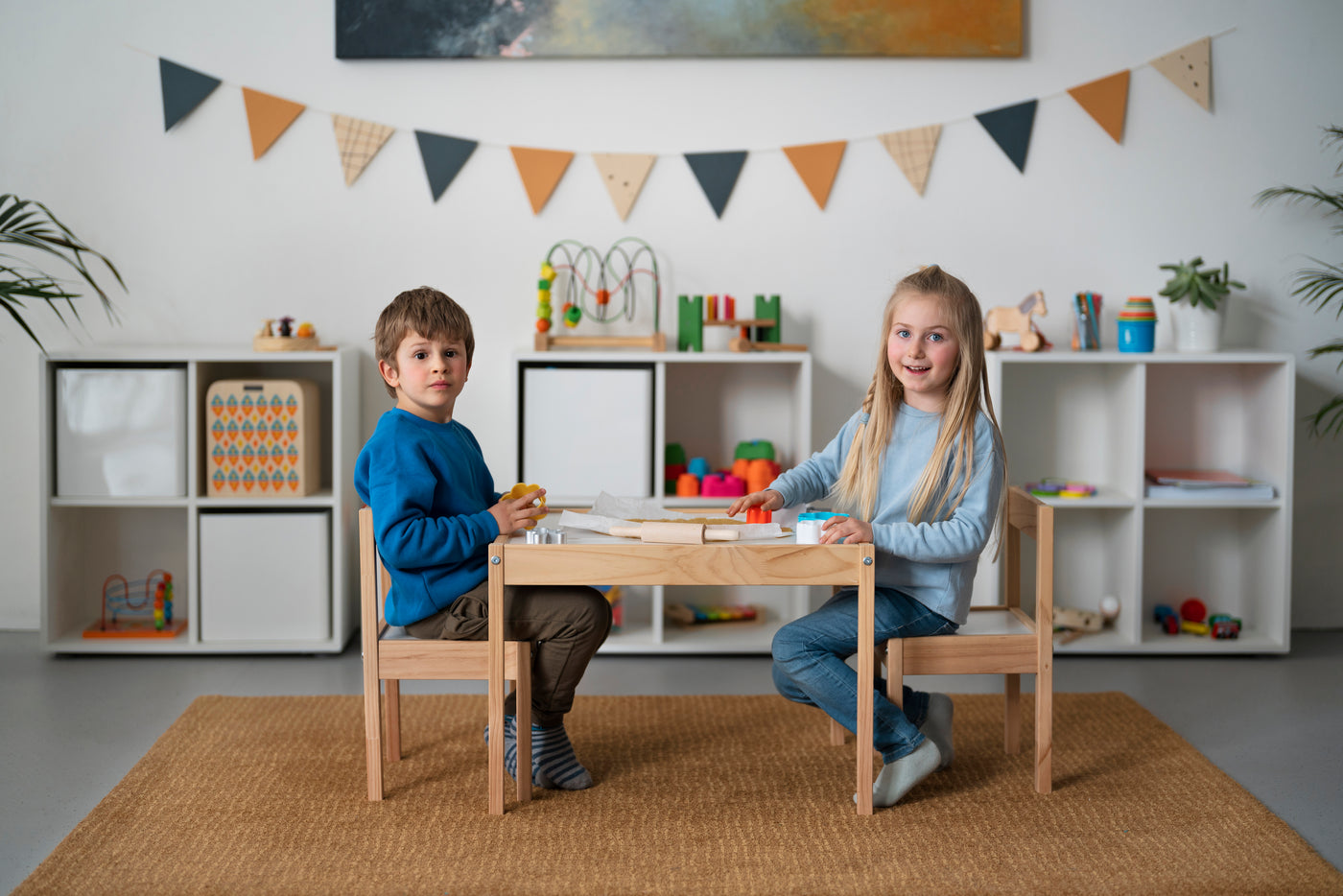 Unlock the benefits of independent play in a Montessori playroom by providing the right toys that foster creativity, problem-solving skills, and self-regulation. 